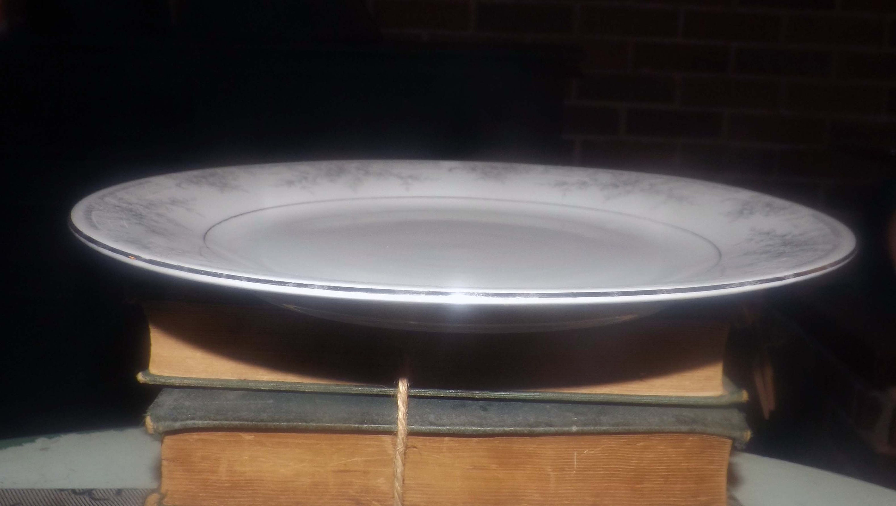 Vintage (1980s) China Pearl Liling China Olivia 1699 dinner plate