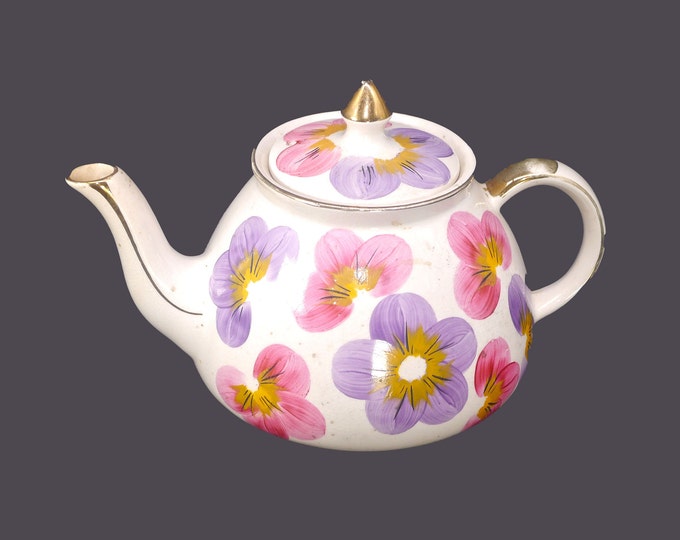 Gibsons England W974 four-cup teapot.