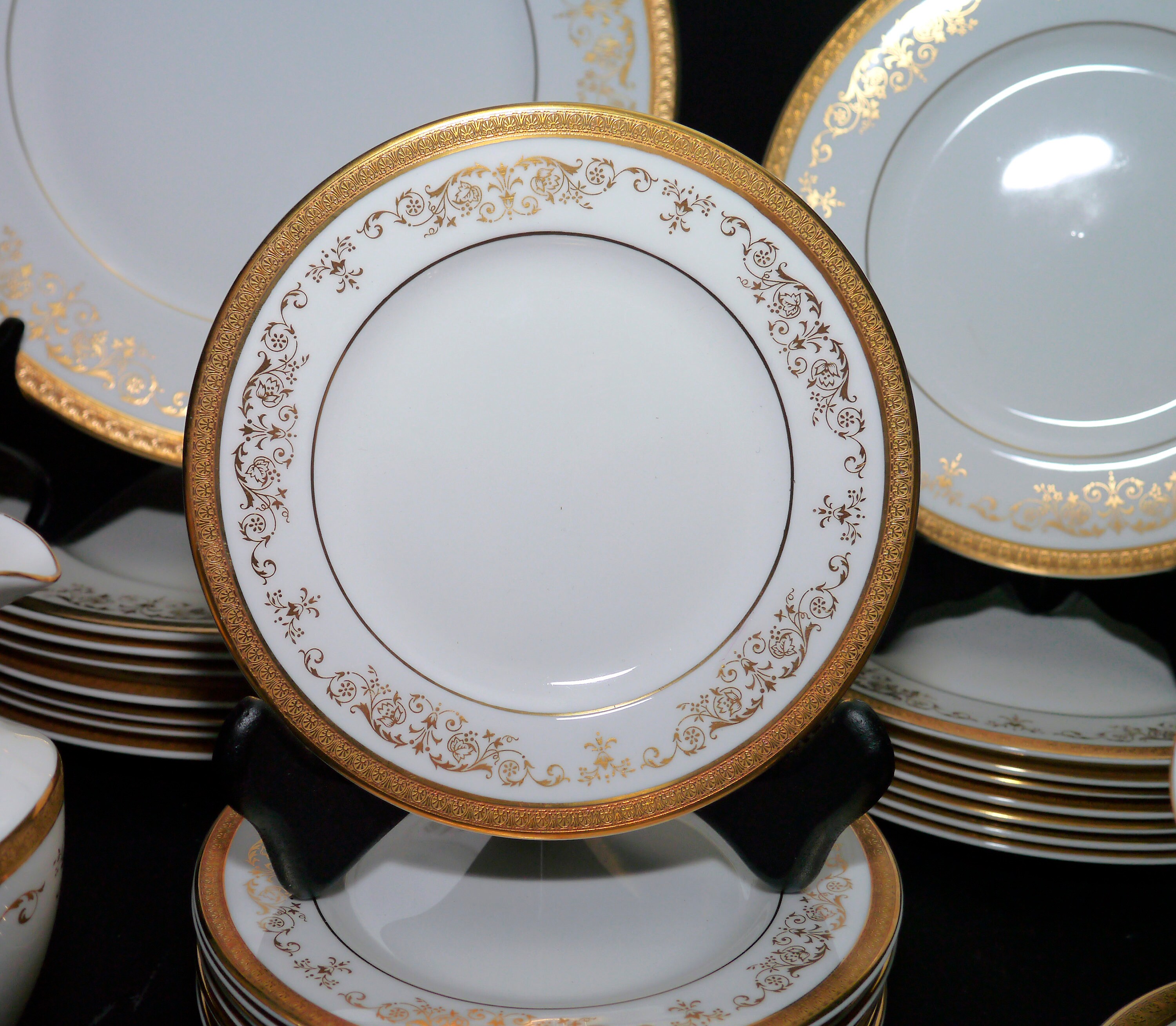 Vintage (1980s) Royal Doulton Belmont H4991 bone china tableware made