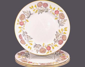 Vintage Wedgwood Lichfield W4156 dinner plates made in England.