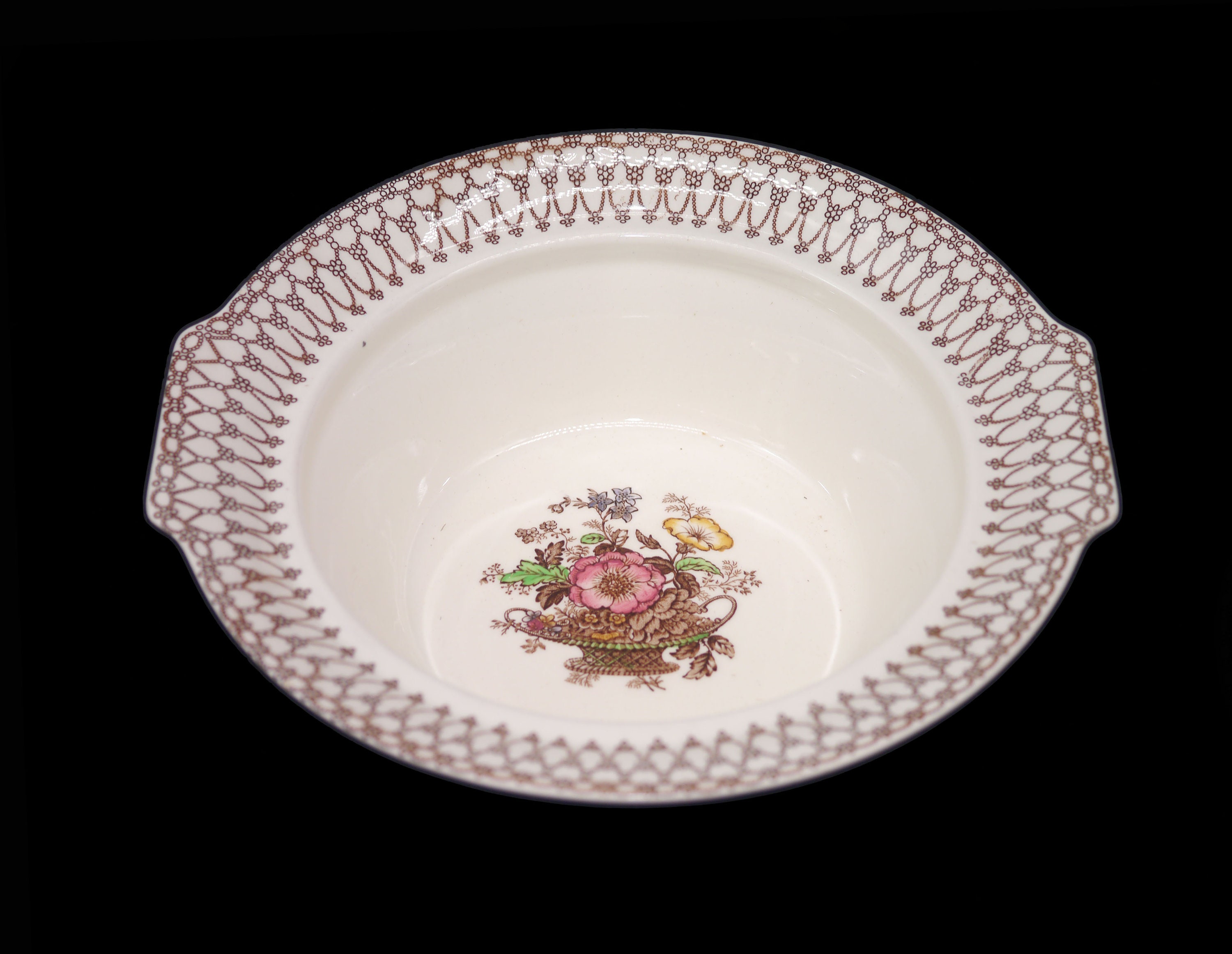 Artdeco era Myott Bonnie Dundee covered vegetable serving bowl made in England.