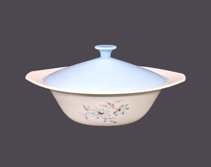 Johnson Brothers JB560 covered rimmed vegetable serving bowl made in England.
