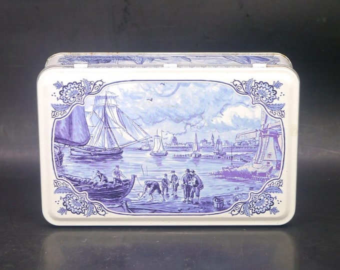 Hellema Spiced Cookies blue-and-white Delft-inspired tin with sailing theme. Great kitchen decor, storage. Tin made in Holland.