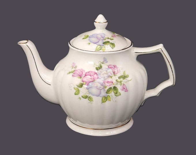 Sadler 3885 four-cup teapot made in England. Flaws (see below).