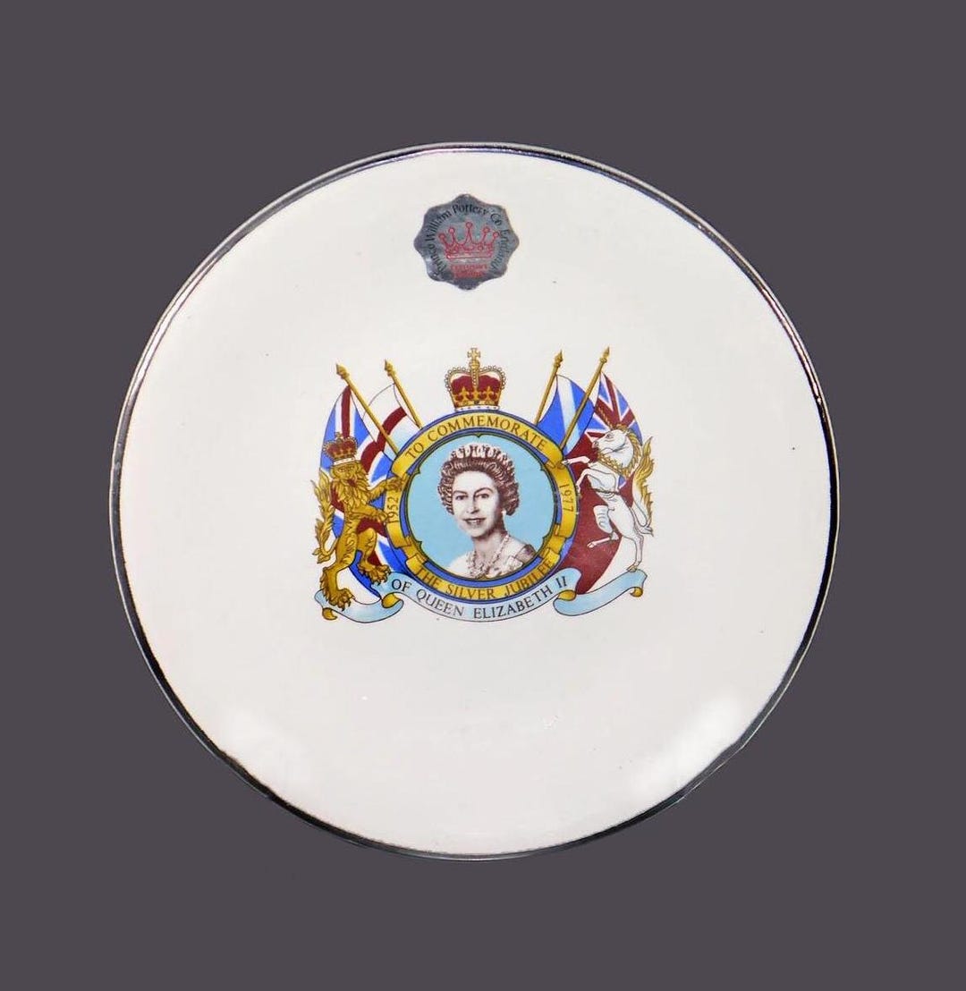  エリザベス2世 シルバージュビリー プレート Amazon.co.jp: 国内 1977年 エリザベス2世在位25周年 シルバー