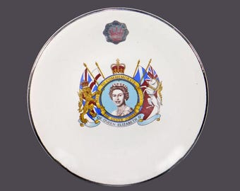 Queen Elizabeth II 1977 Silver Jubilee plate Barratts Staffordshire Prince William Pottery England. Original label, platinum edge.