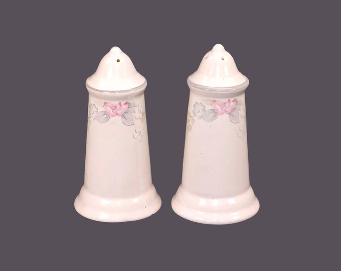 Pair of Pfaltzgraff Wyndham large stoneware salt and pepper shakers made in USA. Flaws (see below).