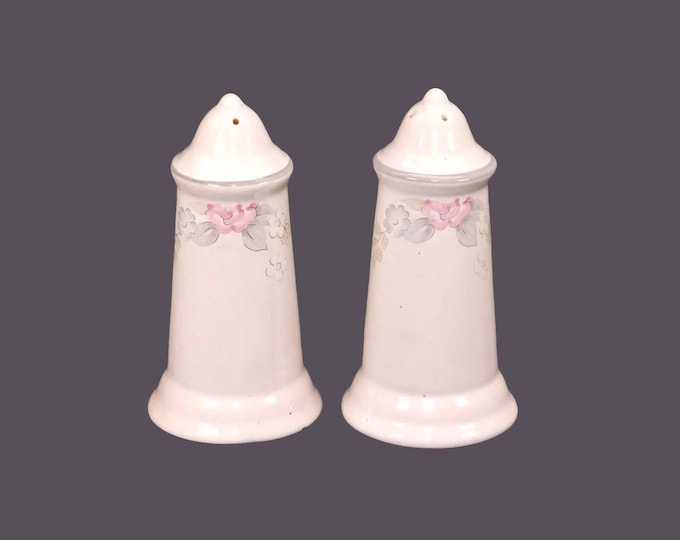 Pair of Pfaltzgraff Wyndham large stoneware salt and pepper shakers made in USA. Flaws (see below).