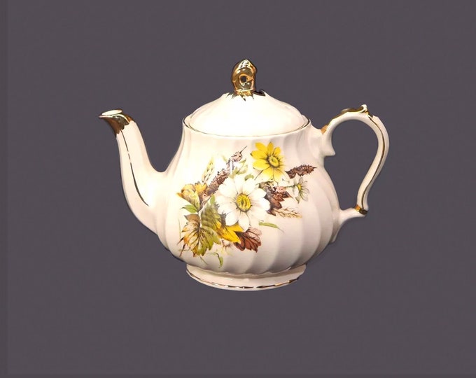 Sadler 3767 four-cup teapot made in England.
