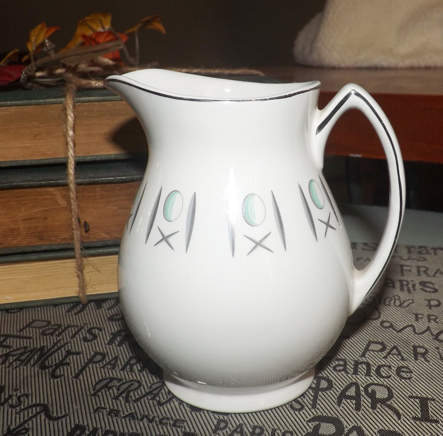 Midcentury Grindley GRI464 creamer milk jug made in England.