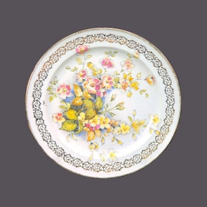 Gloria Porcelain Royal Bayreuth hand-painted dinner plate made in Germany.