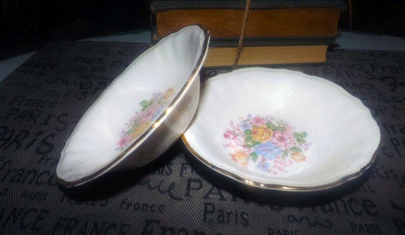 Early mid-century dessert or berry bowl gold edge. 1947 Multicolor center florals Sovereign Potters Barbara Ann 880-47 fruit nappie