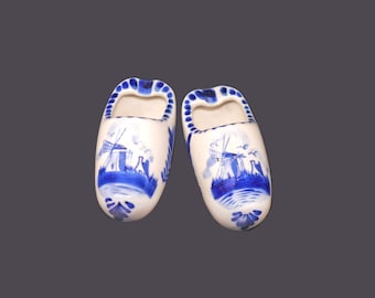 Pair of Delft Blauw | Delftware hand-painted dutch clogs | shoes ashtrays. Blue-&-white windmill scene. Made in Holland