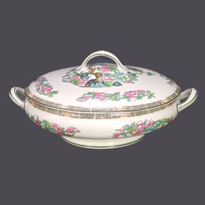 Antique John Maddock Indian Tree round, covered serving bowl made in England.