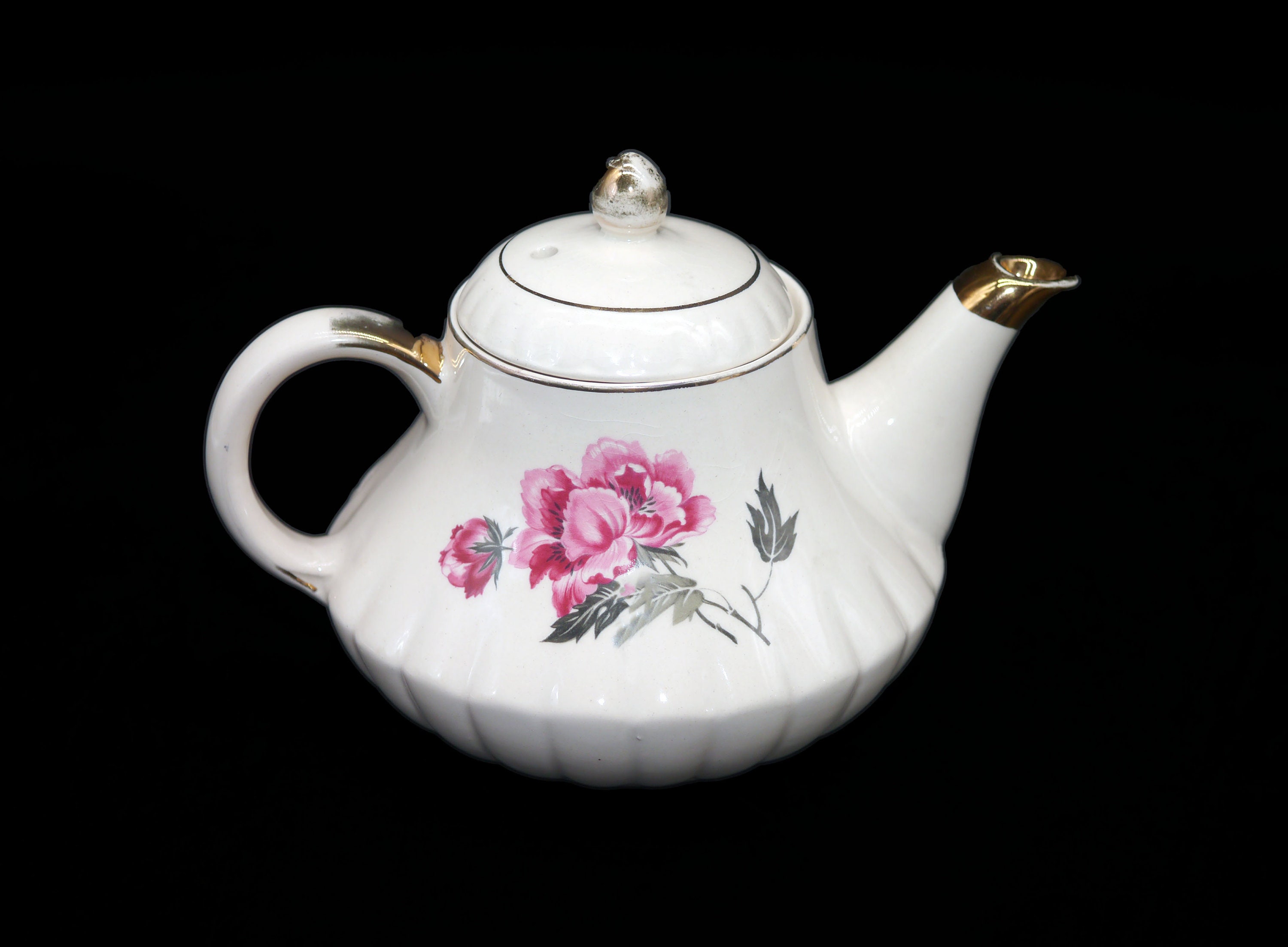 Ellgreave Heatmaster Wood & Sons handdecorated fourcup teapot with