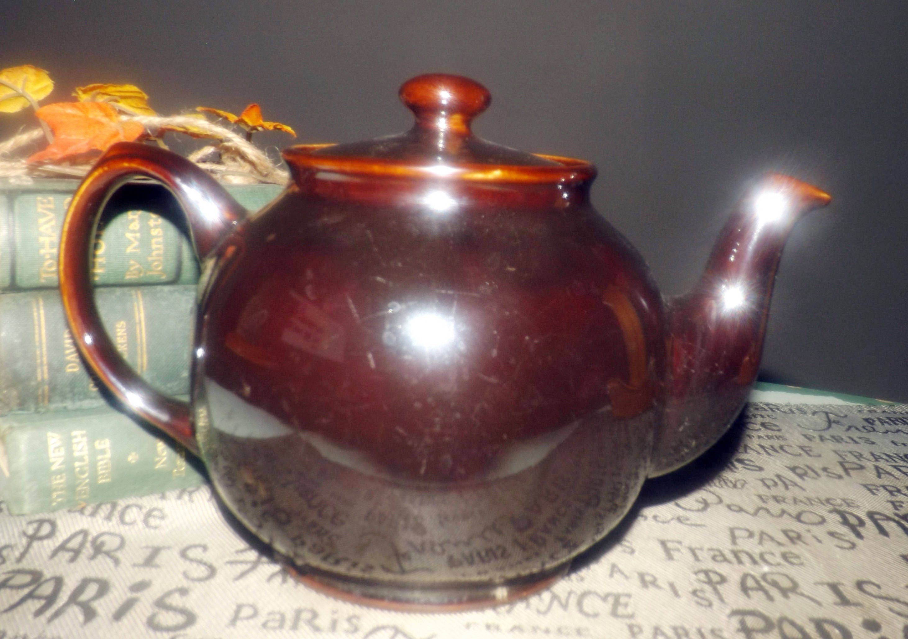 Early midcentury (1940s) Sadler Brown Betty teapot with lid. Darkest
