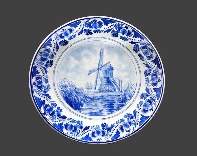 Porceleyne Fles Royal Delft Delft hand-painted display plate. Signed and numbered.