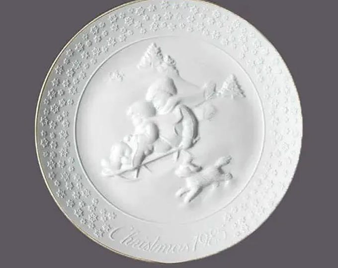 Vintage Avon A Child's Christmas 1985 bisque plate made Germany.  Avon collectible.