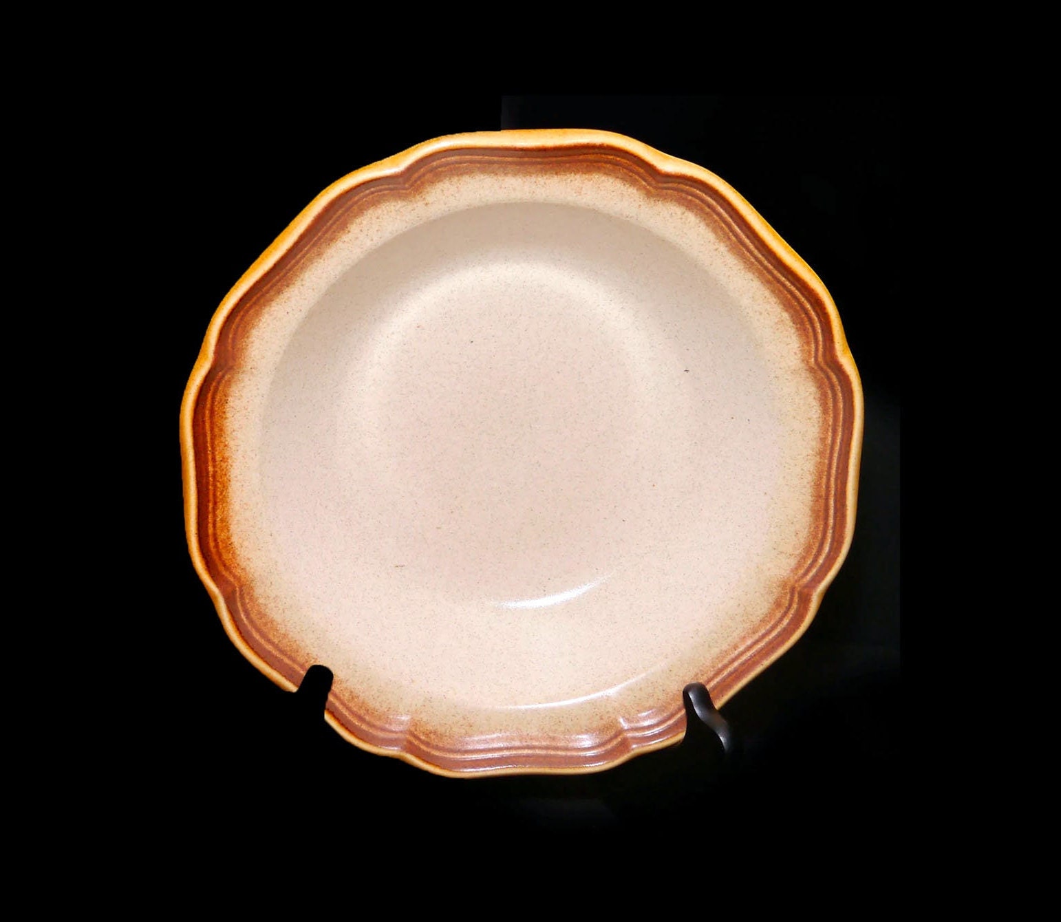 Mikasa Whole Wheat E8000 round stoneware vegetable serving bowl made in Japan.