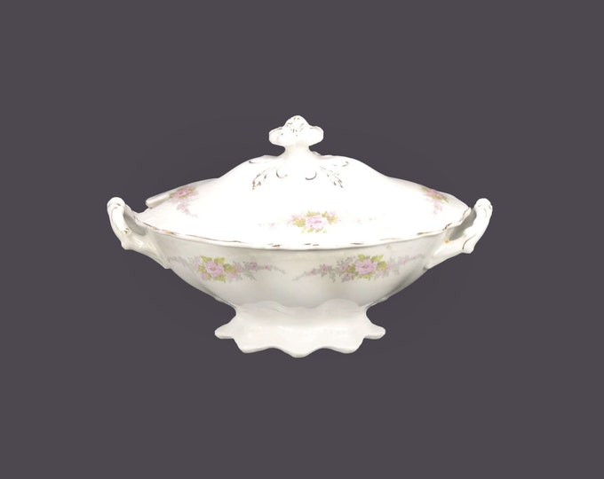 Antique Edwardian Age Johnson Brothers JB1042 footed covered sauce or gravy boat made in England. Flaws (see below).