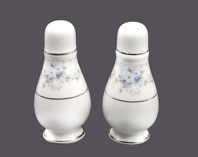 Oneida Artistry Heiress 3078 salt and pepper shaker set made in Ireland.