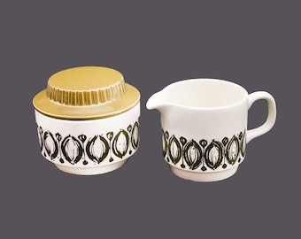 Retro vintage Biltons BIL30 creamer and covered sugar bowl made in England.