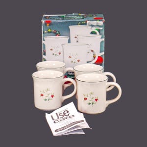 Canecas vintage Pfaltzgraff Winterberry para café ou chá de Natal. Sem uso. Cerâmica. Conjunto com 4.