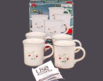 Vintage Pfaltzgraff Winterberry Christmas coffee or tea mugs. NIB, unused. Stoneware. Set of 4.