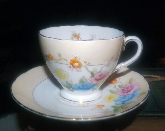 Vintage (1930s) Foley hand-decorated art-nouveau style tea set.
