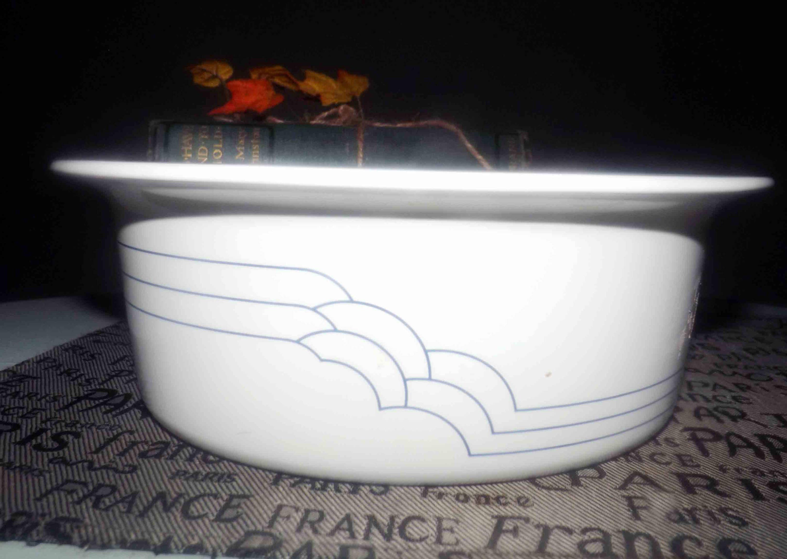 Vintage (mid 1980s) Corning Corningware Corelle Deco pattern 1.5L