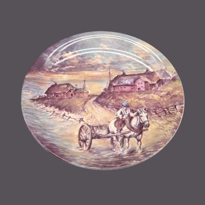 Royal Staffordshire Teller mit einer Landszene mit Pferd und Wagen in der Heusaison mit einem Goldrand. Hergestellt in England.