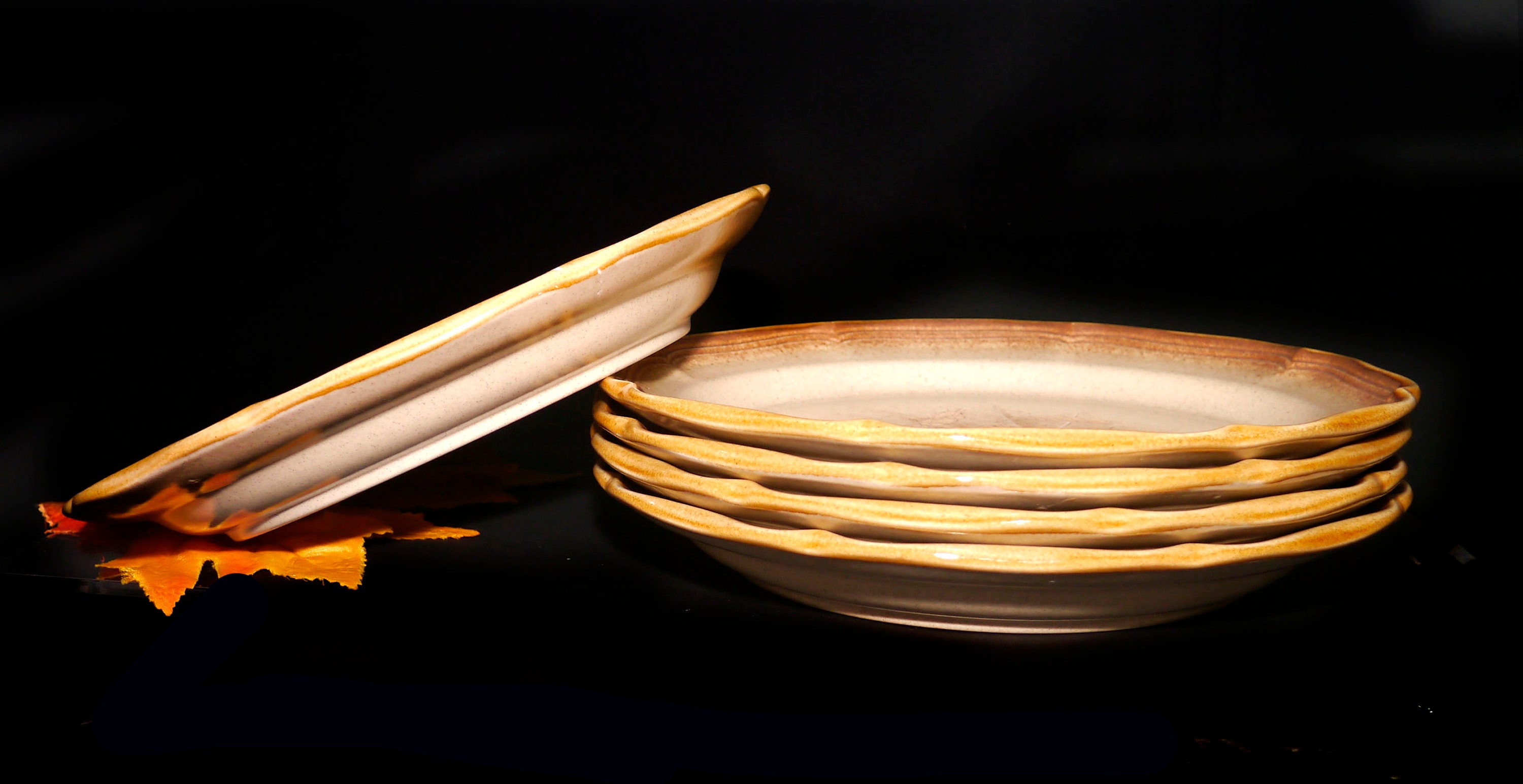 Mikasa Granola E8001 large stoneware dinner plate. Whole Wheat