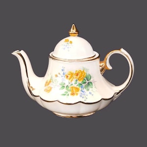 Vintage Sadler 3263 four-cup marquee bell-shaped teapot made in England.