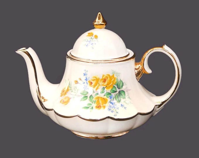 Sadler 3263 four-cup marquee bell-shaped teapot made in England.