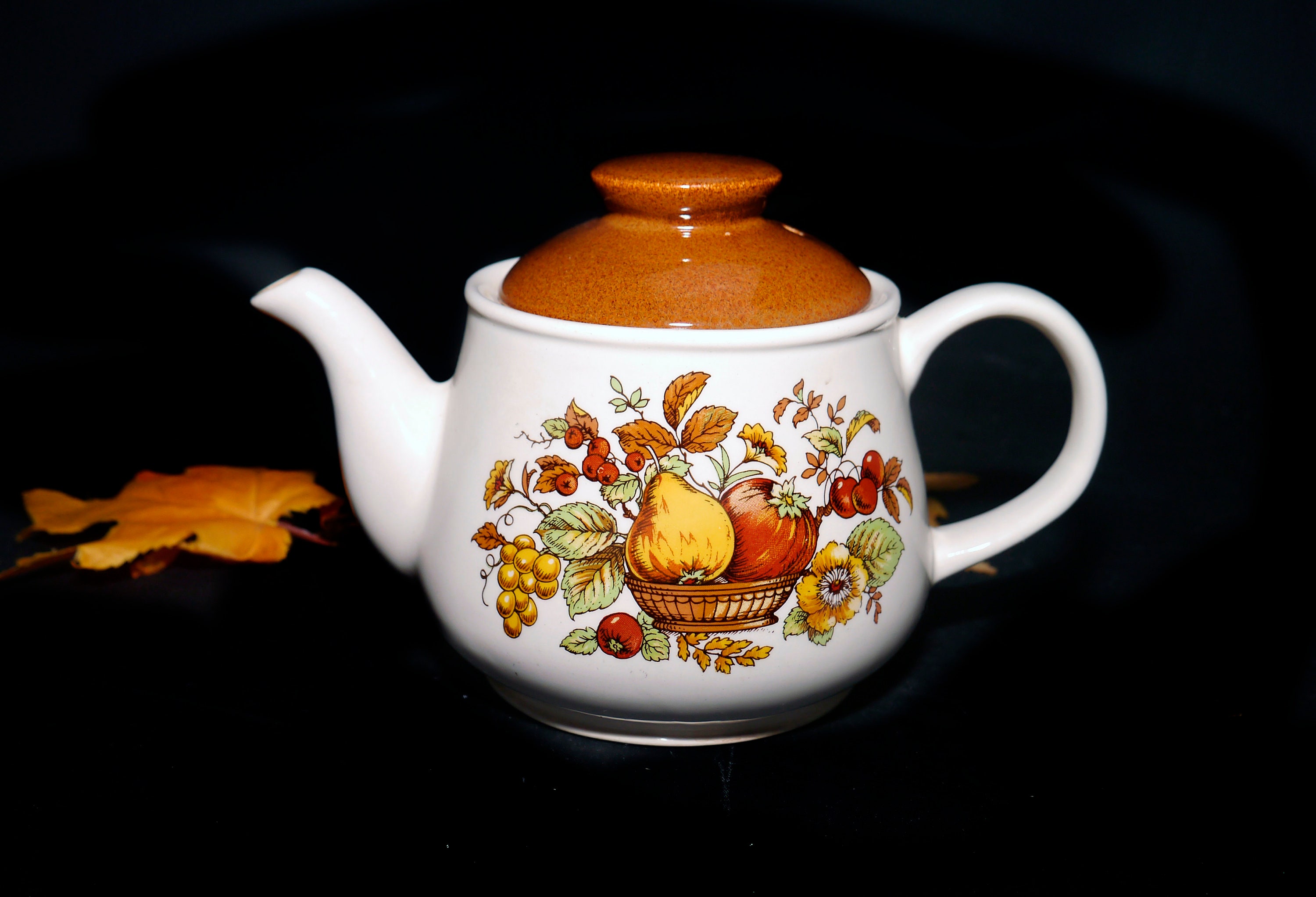 Vintage (1960s) Sadler Bountiful Harvest Thanksgiving fruit in basket 