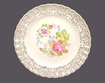 Mid-century American Limoges La Marr K-S542 dinner plate made in the USA. Central florals, filigree rim. Flaws (see below).