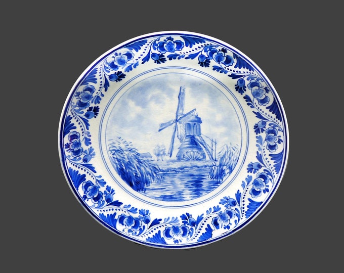 Mid century de Porceleyne Fles Royal Delft Delft hand-painted wall or cabinet plate made in Holland. Signed and numbered.