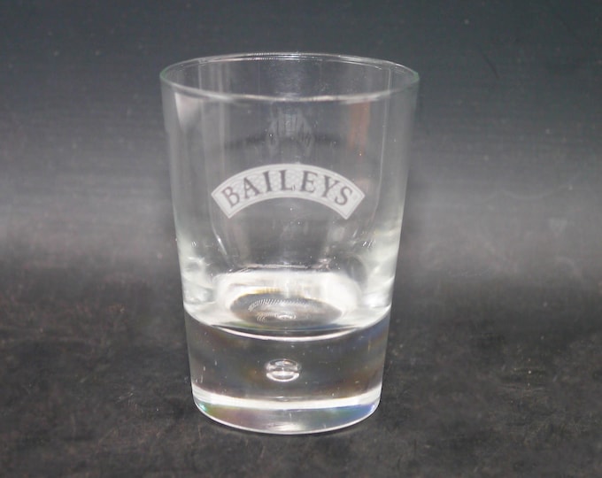 Vintage Baileys Irish Cream tulip-shaped glass. Etched-glass branding, frosted banner.