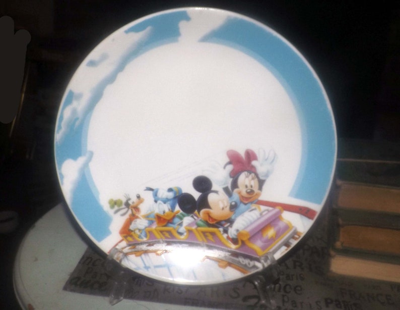 Coupe shape. 1996 Gibson Designs GID378 Disney Mickey and Minnie Mouse and friends dinner plate Vintage