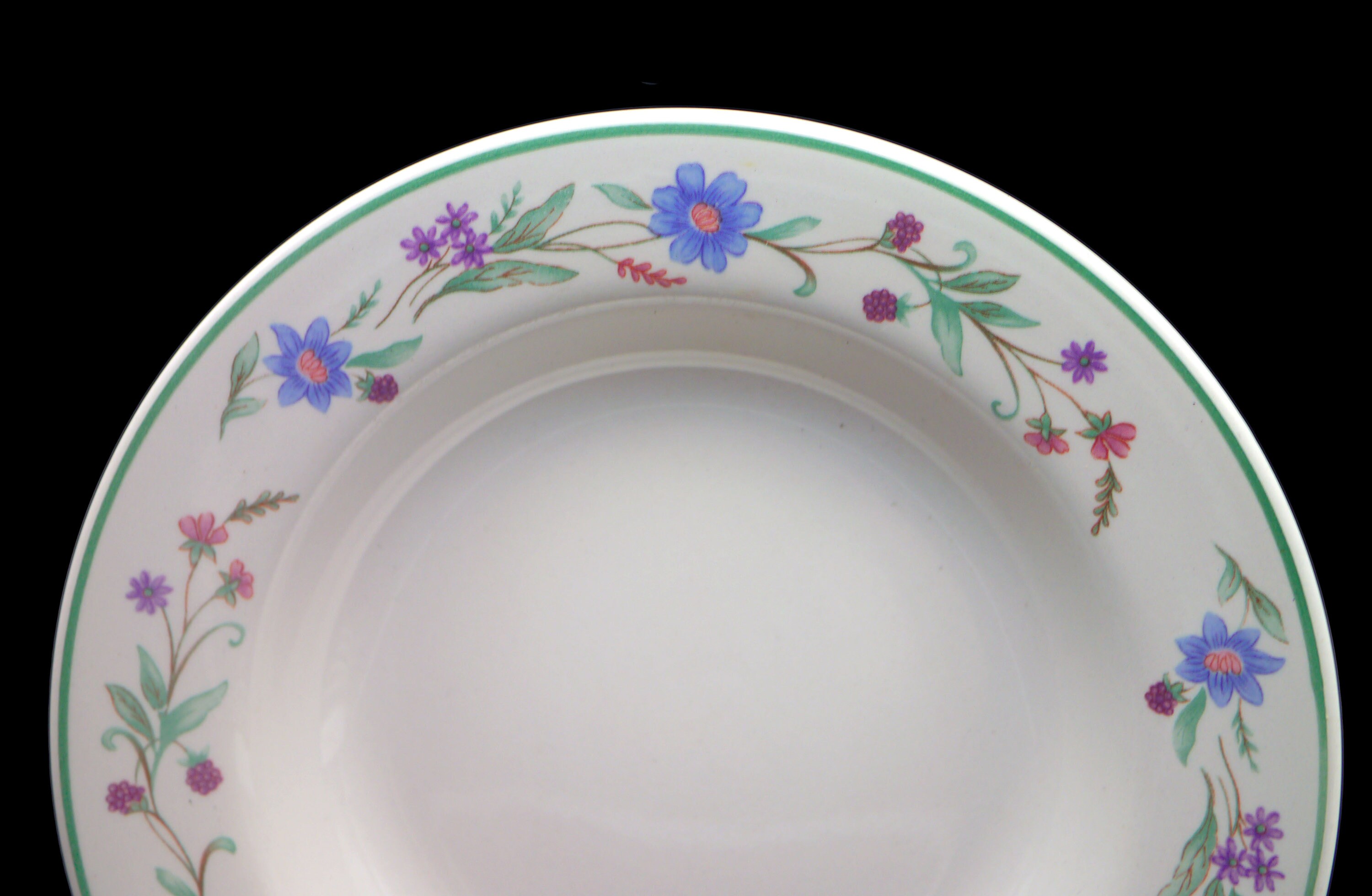 Seven Oneida Ava rimmed soup bowls.