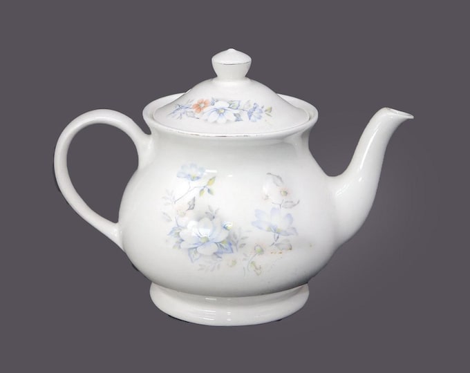 Sadler Candida four-cup teapot with lid made in England. Flaws (see below).