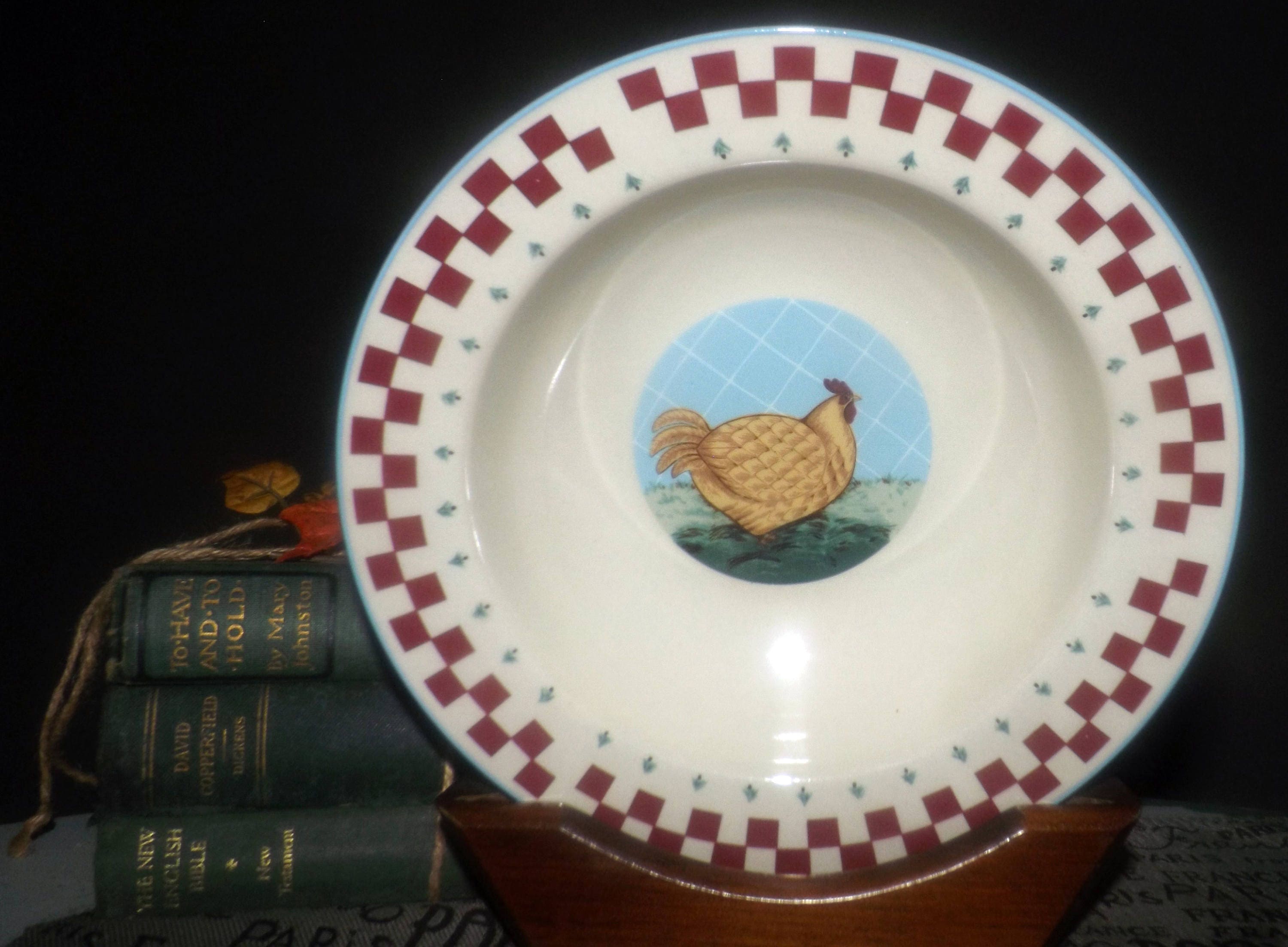 Vintage (1991) Tienshan Folk Art rimmed stoneware soup bowl. Chicken in center.