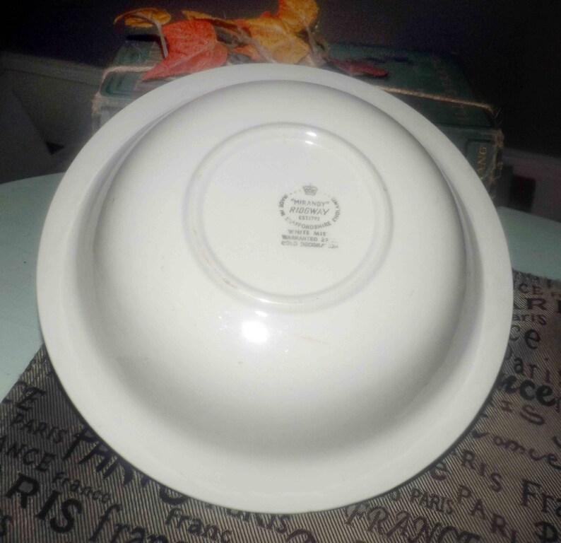 Ridgways Mirandy rimmed vegetable bowl White Mist ironstone. white roses Vintage 1960s 22K gold edge Red Ridgway Pottery