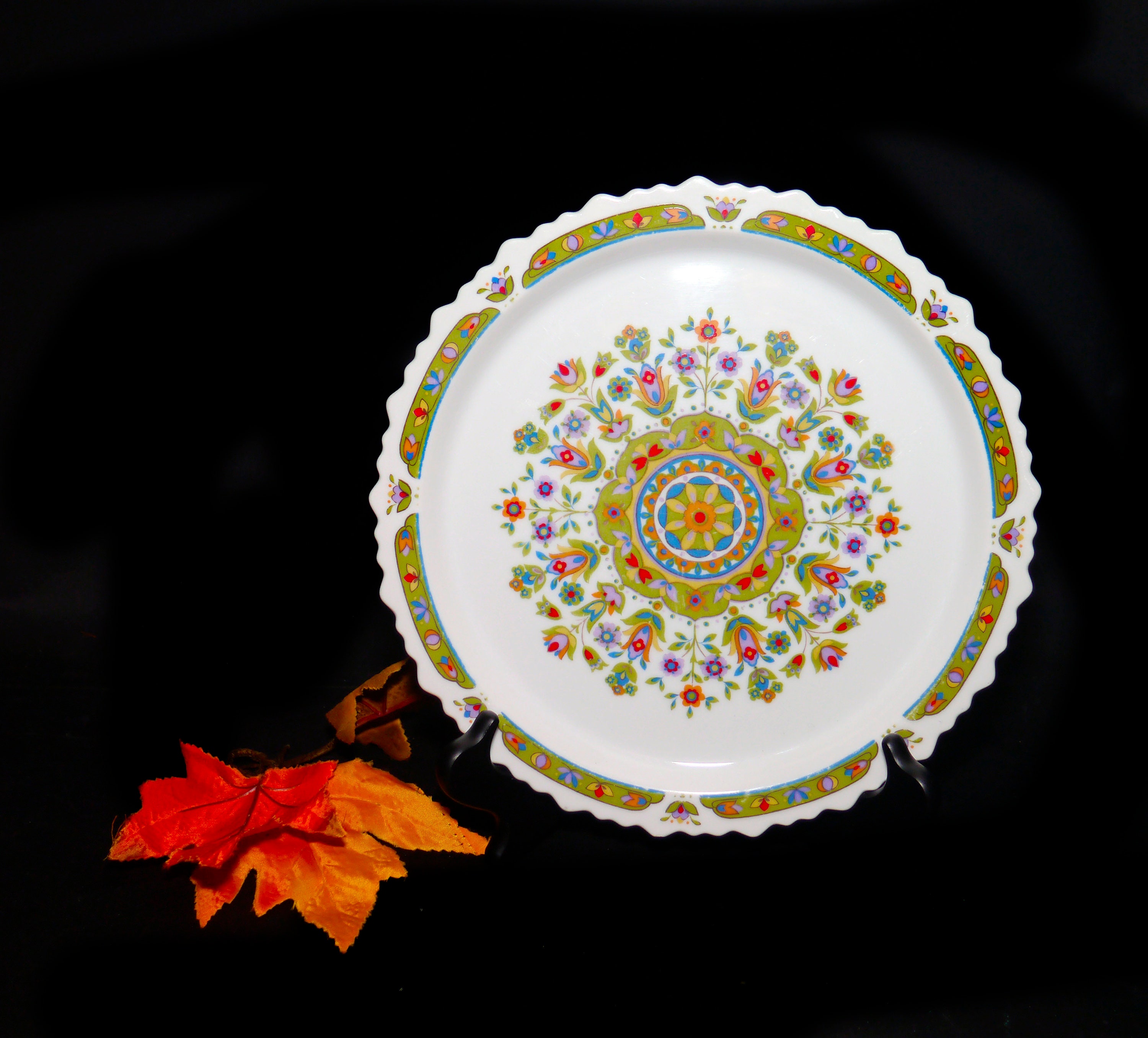 Sango Hellespont 8001 large dinner plate made in Japan. Minor flaw (see