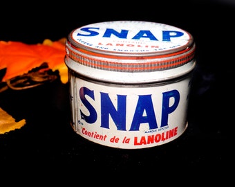 Snap Hand Cleaner metal tin made in Montreal Quebec Canada. Great pharmaceutical display | vintage advertising.
