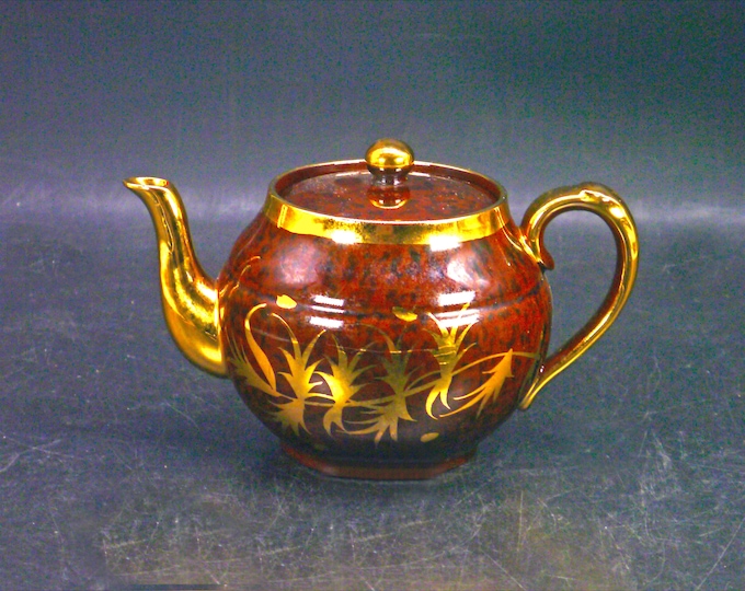 Gibsons T720 four-cup teapot made in England. Tortoise shell.