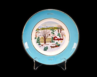 Wedgwood for Avon 1975 decorative Christmas plate. Christmas on the Farm. Made in England.