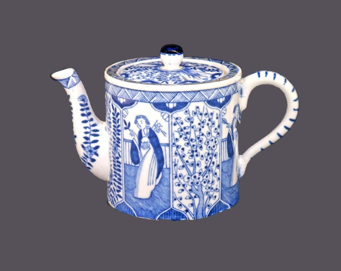 Antique Mosa Lange Lijsen | Long Eliza | Tall Eliza two-cup teapot | tea-for-two teapot Kraak Wanli style made in Holland. Flaws (see below)