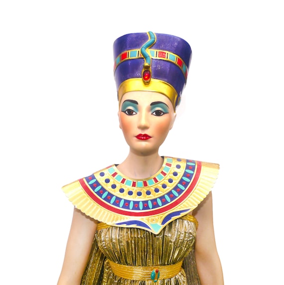 Vintage Franklin Mint Porcelain Bisque Heirloom Doll: Queen