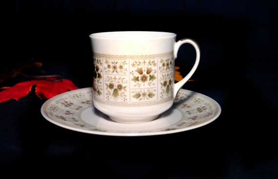 minor cutlery scratches Royal Doulton Samarra 6 7/8" dessert bowl minor cutlery scratches Royal Doulton Samarra 6 7/8" dessert bowl